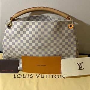 Authentic Louis Vuitton artsy MM